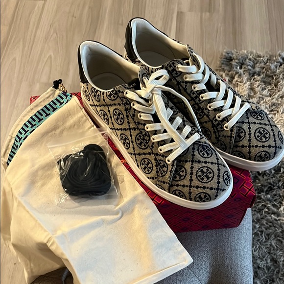 Tory Burch Women's Howell T Monogram Court Low Top Sneakers - Picture 6 of 6